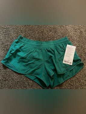 Lululemon NWT Hotty hot shorts size 10